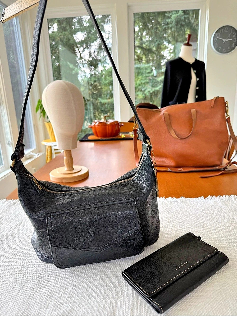 Medium size Fossil Leather Shoulder Bag in Black with matching wallet